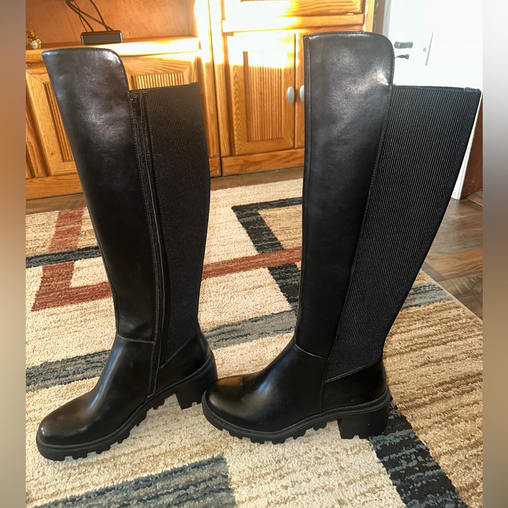 Black Knee-High Boots with Chunky Heel - Picture 3 of 9